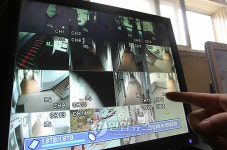 학교 도둑 잡자..교실앞 복도에 CCTV 등장