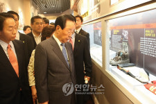 기록전시관 방문한 김영삼 전 대통령