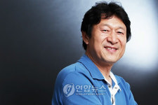 중견배우 김응수