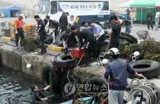 동해해경청, 삼척 장호항 일원서 폐기물 수거