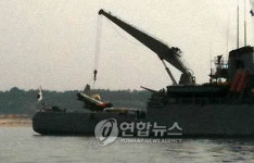 동해 상 추락 F-5F 전투기 인양