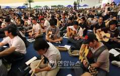 인천국제악기전에서 통기타 합주 세계기록 도전