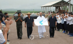 한상렬 목사, 北 미곡협동농장 방문