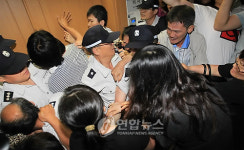 인천 시청 항의방문한 버스사고 유족들