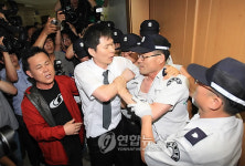 인천 시청 항의방문한 버스사고 유족들