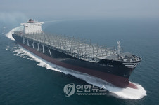 1만TEU급 컨테이너선 첫 출항