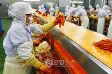 농촌 살찌우는 김치공장