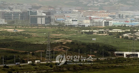 개성공단으로 향하는 차량 행렬