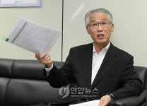 기자간담회 갖는 김유환 정무실장