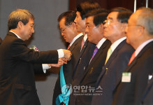 건설인 권홍사ㆍ강석대 씨에 금탑산업훈장