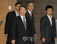 강의실 들어서는 정 총리