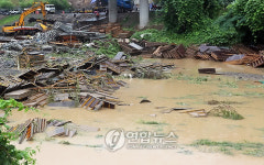 호우로 휩쓸려간 공사 현장