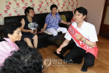 <7.28재보선>노인정 방문한 공성경 후보