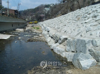 홍제천 콘크리트 호안