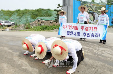 삼보일배 행진하는 인천 서구의원들