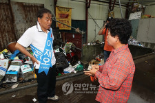 <7.28재보선> 자원 재활용 업체 방문한 이재오 후보