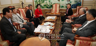 환담하는 대한상의 제주포럼 참가 귀빈들