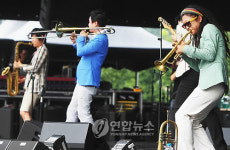 킹스턴 루디스카, 정열적인 연주