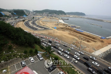 주차장 된 동해안 피서지 도로