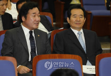 의원총회 참석한 정세균 전 대표