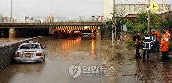 집중호우로 택시 승객 사망
