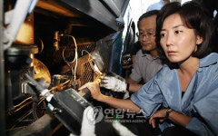 버스점검 살펴보는 나경원 의원