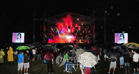 빗속에서 열린 동두천 락 페스티벌