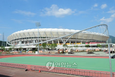 전국체전 기다리는 진주종합경기장..21일 준공식