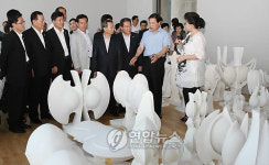 조각가 문신 작품 석고원형 창원시에 기증