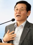 기자회견한 강명수 전 경남개발공사 사장