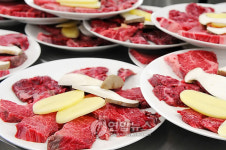 이천시 축산물 한마당 임금님표 이천한우 축산물 판매장 | 임금님만 먹던 제주 흑한우 맛보세요