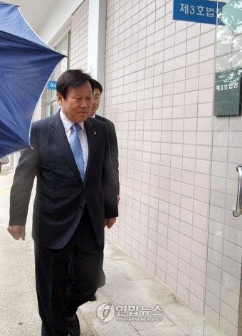 천안시장 선거법 위반 첫 공판