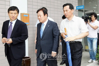 천안시장 선거법 위반 첫 공판..변론 연기요청