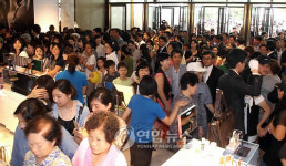 현대백화점 킨텍스점 오픈, 북적이는 손님들