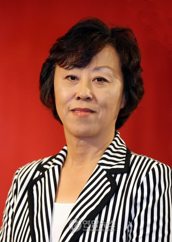 <프로배구> 데뷔전 승리 `1호 여성 감독' 조혜정