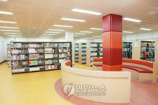 재개관한 군포 당동도서관