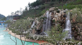 강릉 사임당로 주변에 대형 인공폭포