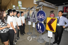 태양열 교통표지판