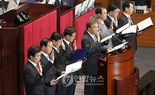 이주희 의원, 제427회 국회에서 선서하며 새 비례대표 의원직 승계