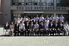거제공고 방문한 이주호 장관