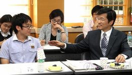 곽노현 교육감, 체벌 없는 학교 방문