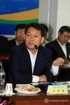주민과 대화 나누는 이광재 강원지사