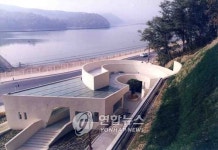 수원시, 화장실서 미술전시회 개최