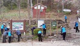 청결운동 하는 충주 자원봉사자들