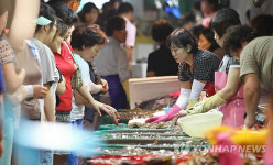 추석대목, 붐비는 인천종합어시장
