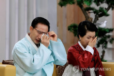 <李대통령, 어머니 떠올리며 `눈물>-1,2