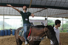 마사회 내년부터 청소년 재활승마교육 확대