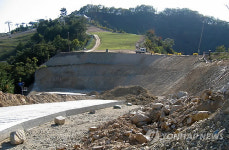 리조트 제멋대로 불법증축.산림훼손 수년간 쉬쉬