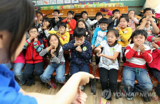 새끼 손가락이 제일 약해요.