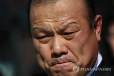 이를 악물고 뛰어도